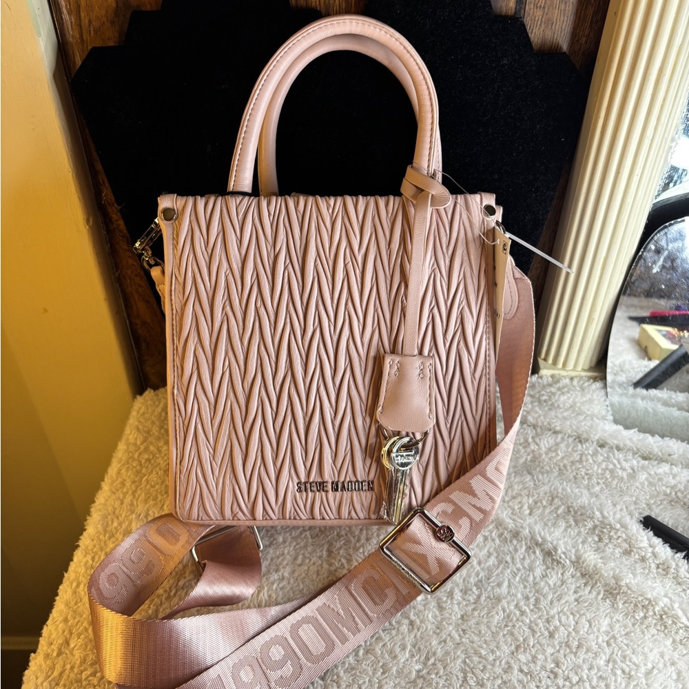 Steve Madden Blush Light Pink Textured Quilted Crossbody Bag NWT - Picture 3 of 10